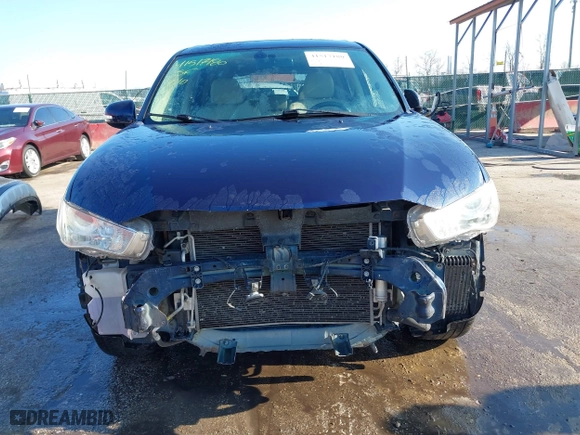 2010 Mitsubishi Outlander GT with VIN JA4JT5AX3AZ015815, listed as a IAAI auction lot 41517180 with 122,020 mi miles. Bid and sale history available at carsss.com. Image 6.