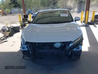 2018 Honda Clarity Plug-In Hybrid Touring with VIN JHMZC5F38JC003207, listed as a IAAI auction lot 42057987 with 35,420 mi miles. Bid and sale history available at carsss.com. Image 13.