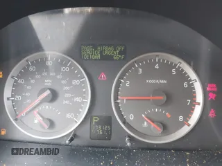 2006 Volvo S40 2.4L with VIN YV1MS382X62187886, listed as a IAAI auction lot 41943211 with 173,125 mi miles. Bid and sale history available at carsss.com. Image 7.