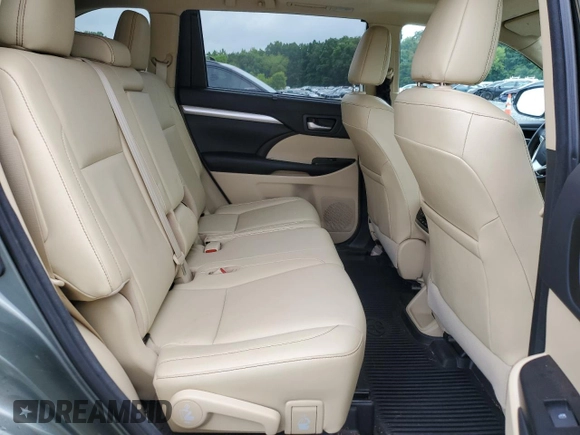 2018 Toyota Highlander SE with VIN 5TDJZRFH8JS888491, listed as a Copart auction lot 61197555 with Not provided miles and Salvage title. Bid and sale history available at DreamBid. Image 11.