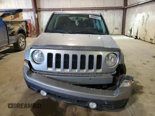 2016 Jeep Patriot Sport SE z VIN 1C4NJPBA8GD679214, wystawiony jako Copart lot #88990335 z przebiegiem 131 640 mil mil oraz Szkoda całkowita • Salvage title. Historia ofert i sprzedaży dostępna na DreamBid. Obrazek 5.