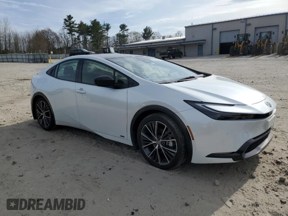 2024 Toyota Prius LE z VIN JTDADABU2R3020924, wystawiony jako Copart lot #53965455 z przebiegiem 3 240 mil mil oraz Szkoda całkowita • Salvage title. Historia ofert i sprzedaży dostępna na DreamBid. Obrazek 4.