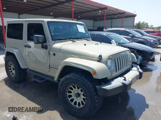 2018 Jeep Wrangler Sahara z VIN 1C4AJWBGXJL811092, wystawiony jako IAAI lot #42305620 z przebiegiem 41 021 mil mil oraz . Historia ofert i sprzedaży dostępna na DreamBid. Obrazek 1.