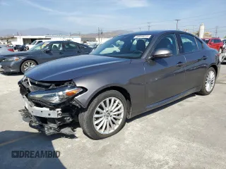 2022 Alfa Romeo Giulia z VIN ZARFAMAN9N7660163, wystawiony jako Copart lot #60859815 z przebiegiem 33 912 mil mil oraz Szkoda całkowita • Salvage title. Historia ofert i sprzedaży dostępna na DreamBid. Obrazek 1.