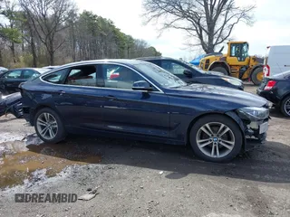 2018 BMW 3 Series 330i xDrive with VIN WBA8Z9C54JG828207, listed as a IAAI auction lot 42000931 with 73,736 mi miles. Bid and sale history available at carsss.com. Image 14.