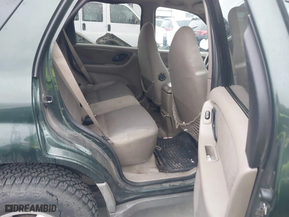 2001 Ford Escape XLT with VIN 1FMCU03101KC25039, listed as a IAAI auction lot 41900122 with 218,126 mi miles. Bid and sale history available at carsss.com. Image 8.
