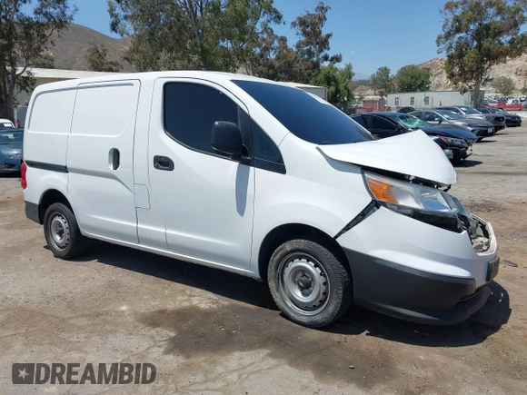 2015 Chevrolet City Express Cargo LS z VIN 3N63M0YN0FK723699, wystawiony jako IAAI lot #42278245 z przebiegiem 61 906 mil mil oraz . Historia ofert i sprzedaży dostępna na DreamBid. Obrazek 1.