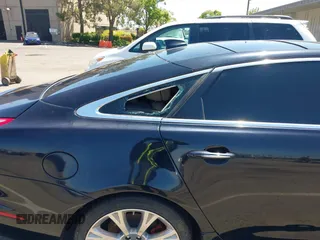 2016 Jaguar XJ Portfolio z VIN SAJWA2G76G8V97013, wystawiony jako IAAI lot #42239189 z przebiegiem Nie podano mil oraz . Historia ofert i sprzedaży dostępna na DreamBid. Obrazek 17.