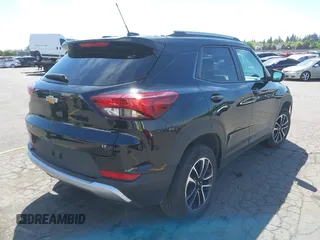2025 Chevrolet TrailBlazer LT with VIN KL79MRSL5SB048301, listed as a IAAI auction lot 42204775 with 17,417 mi miles and . Bid and sale history available at DreamBid. Image 4.