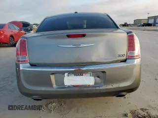 2014 Chrysler 300 z VIN 2C3CCAAG6EH175446, wystawiony jako Copart lot #59797265 z przebiegiem 119 765 mil mil oraz Szkoda całkowita • Salvage title. Historia ofert i sprzedaży dostępna na DreamBid. Obrazek 6.