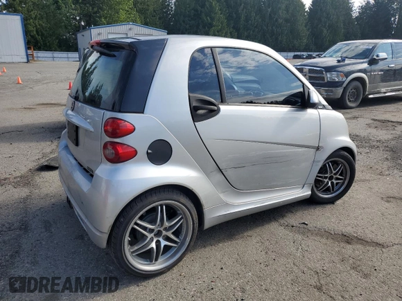 2009 Smart fortwo Pure z VIN WMEEJ31X89K276221, wystawiony jako Copart lot #57912565 z przebiegiem 118 701 mil mil oraz Szkody całkowita. Historia ofert i sprzedaży dostępna na DreamBid. Obrazek 3.