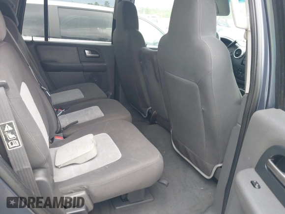 2003 Ford Expedition Special Service with VIN 1FMPU15L13LB57143, listed as a IAAI auction lot 42031718 with 516,600 mi miles. Bid and sale history available at carsss.com. Image 8.
