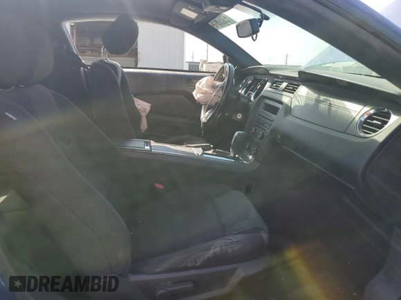 2014 Ford Mustang V6 с VIN 1ZVBP8AM3E5233138, выставлен на аукционе Copart как лот 53058815 с пробегом 101 345 миль миль и На запчасти • Non repairable. История ставок и продаж доступна на DreamBid. Изображение 7.