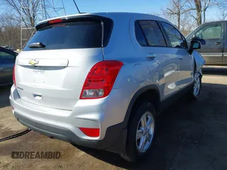 2019 Chevrolet Trax LS with VIN 3GNCJNSB5KL196519, listed as a IAAI auction lot 41686357 with 117,162 mi miles. Bid and sale history available at carsss.com. Image 4.