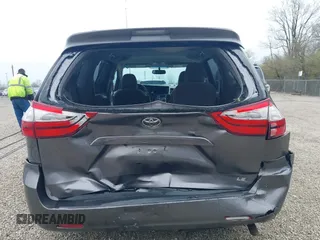 2017 Toyota Sienna LE Auto Access Seat with VIN 5TDKZ3DC6HS881378, listed as a IAAI auction lot 41932471 with 64,626 mi miles. Bid and sale history available at carsss.com. Image 17.