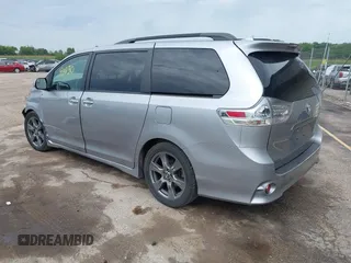 2018 Toyota Sienna SE с VIN 5TDXZ3DC1JS919062, выставлен на аукционе IAAI как лот 42790530 с пробегом 107 040 миль миль и . История ставок и продаж доступна на DreamBid. Изображение 3.