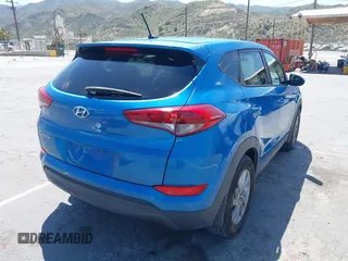 2017 Hyundai Tucson SE with VIN KM8J23A42HU423096, listed as a IAAI auction lot 42066638 with 197,618 mi miles. Bid and sale history available at carsss.com. Image 4.