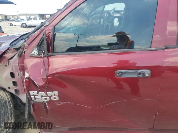 2019 Ram 1500 Tradesman z VIN 1C6RR6FTXKS723855, wystawiony jako Copart lot #55828485 z przebiegiem Nie podano mil oraz Szkoda całkowita • Salvage title. Historia ofert i sprzedaży dostępna na DreamBid. Obrazek 7.