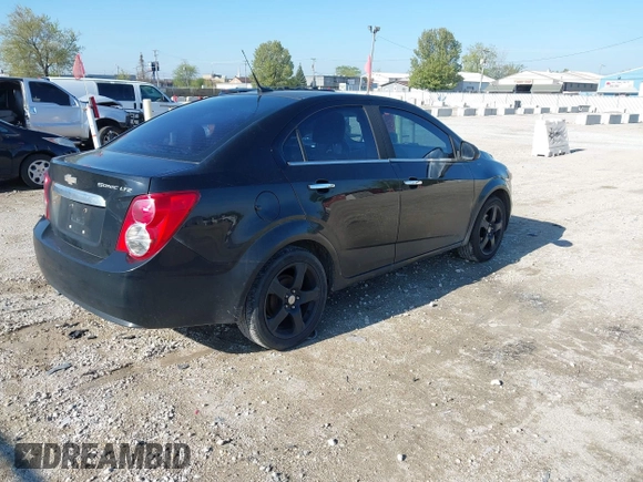 2012 Chevrolet Sonic LTZ z VIN 1G1JE5SH0C4154929, wystawiony jako IAAI lot #42191912 z przebiegiem 154 807 mil mil oraz . Historia ofert i sprzedaży dostępna na DreamBid. Obrazek 4.