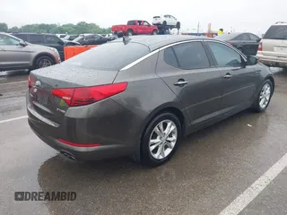 2013 Kia Optima EX z VIN 5XXGN4A79DG181719, wystawiony jako IAAI lot #42372478 z przebiegiem 166 410 mil mil oraz . Historia ofert i sprzedaży dostępna na DreamBid. Obrazek 4.