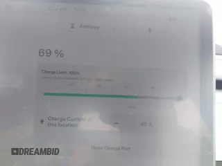 2022 Tesla Model 3 Long Range z VIN 5YJ3E1EB8NF315359, wystawiony jako IAAI lot #42035599 z przebiegiem 54 974 mil mil oraz . Historia ofert i sprzedaży dostępna na DreamBid. Obrazek 17.