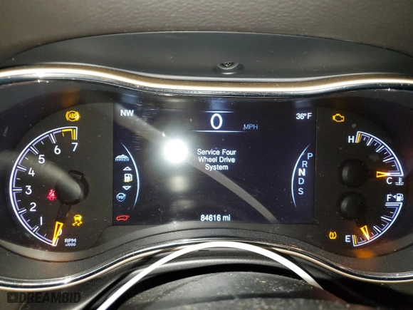 2015 Jeep Grand Cherokee Laredo with VIN 1C4RJFAG2FC828769, listed as a Copart auction lot 86611744 with 84,616 mi miles and Salvage Title. Bid and sale history available at carsss.com. Image 9.