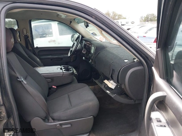 2010 Chevrolet Silverado 1500 LT with VIN 3GCRKSE30AG296456, listed as a IAAI auction lot 41713549 with 274,586 mi miles. Bid and sale history available at carsss.com. Image 5.