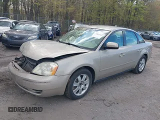 2005 Ford Five Hundred SE z VIN 1FAFP23115G121341, wystawiony jako IAAI lot #42027397 z przebiegiem 110 851 mil mil oraz . Historia ofert i sprzedaży dostępna na DreamBid. Obrazek 2.