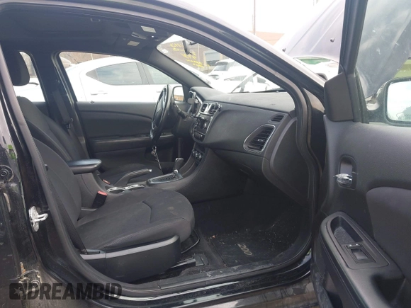 2013 Chrysler 200 Touring z VIN 1C3CCBBB5DN699931, wystawiony jako IAAI lot #42023004 z przebiegiem 62 737 mil mil oraz . Historia ofert i sprzedaży dostępna na DreamBid. Obrazek 5.