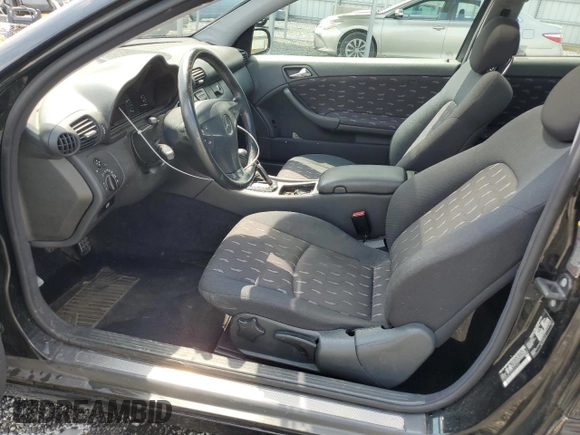 2004 Mercedes-Benz C 230 Kompressor z VIN WDBRN40J64A602392, wystawiony jako Copart lot #60058975 z przebiegiem Nie podano mil oraz Szkoda całkowita • Salvage title. Historia ofert i sprzedaży dostępna na DreamBid. Obrazek 7.