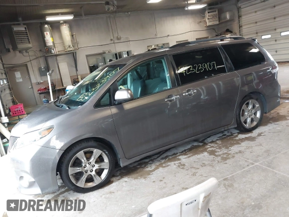 2013 Toyota Sienna SE с VIN 5TDXK3DC4DS355030, выставлен на аукционе IAAI как лот 42323907 с пробегом 190 836 миль миль и . История ставок и продаж доступна на DreamBid. Изображение 17.