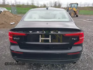 2019 Volvo S60 Momentum with VIN 7JRA22TK5KG018383, listed as a IAAI auction lot 42146289 with 111,227 mi miles. Bid and sale history available at carsss.com. Image 16.