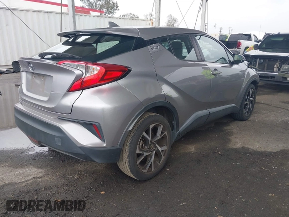 2018 Toyota C-HR XLE z VIN NMTKHMBX0JR007935, wystawiony jako IAAI lot #41805818 z przebiegiem 58 366 mil mil oraz . Historia ofert i sprzedaży dostępna na DreamBid. Obrazek 4.