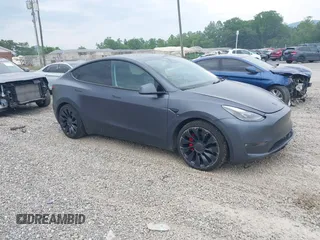 2022 Tesla Model Y Performance z VIN 7SAYGDEF0NF446700, wystawiony jako IAAI lot #42429779 z przebiegiem 47 166 mil mil oraz . Historia ofert i sprzedaży dostępna na DreamBid. Obrazek 1.