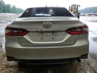 2023 Toyota Camry LE z VIN 4T1C11AK6PU082458, wystawiony jako Copart lot #56209395 z przebiegiem 38 806 mil mil oraz Szkoda całkowita • Salvage title. Historia ofert i sprzedaży dostępna na DreamBid. Obrazek 6.
