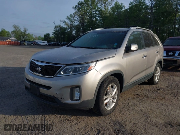 2014 Kia Sorento LX with VIN 5XYKTDA67EG489525, listed as a IAAI auction lot 42121940 with 180,281 mi miles. Bid and sale history available at carsss.com. Image 2.