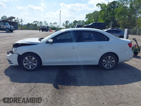 2015 Volkswagen Jetta SE с VIN 3VWD17AJXFM327152, выставлен на аукционе IAAI как лот 42055458 с пробегом 69 412 миль миль и . История ставок и продаж доступна на DreamBid. Изображение 15.