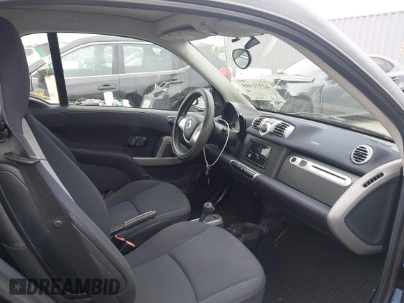 2013 Smart fortwo Pure z VIN WMEEJ3BA9DK645638, wystawiony jako IAAI lot #42371405 z przebiegiem 37 293 mil mil oraz . Historia ofert i sprzedaży dostępna na DreamBid. Obrazek 5.
