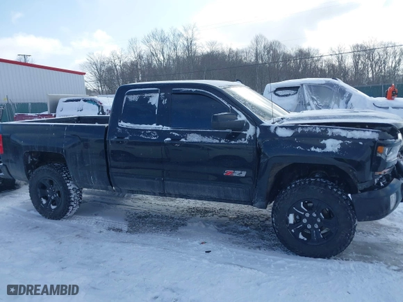 2018 Chevrolet Silverado 1500 LT with VIN 2GCVKREC6J1110953, listed as a IAAI auction lot 41352258 with 106,617 mi miles. Bid and sale history available at carsss.com. Image 13.