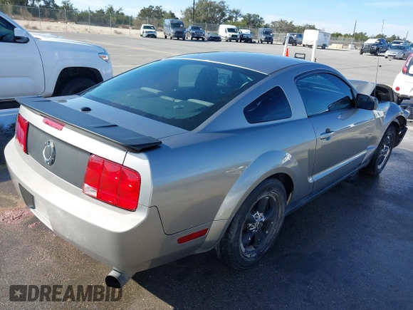 2008 Ford Mustang Deluxe with VIN 1ZVHT80N085170844, listed as a IAAI auction lot 41673185 with 274,392 mi miles. Bid and sale history available at carsss.com. Image 4.