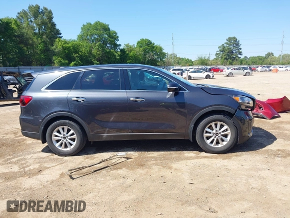 2019 Kia Sorento LX z VIN 5XYPG4A35KG529645, wystawiony jako IAAI lot #41995339 z przebiegiem 106 827 mil mil oraz . Historia ofert i sprzedaży dostępna na DreamBid. Obrazek 14.