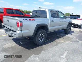 2023 Toyota Tacoma SR z VIN 3TMCZ5AN0PM627654, wystawiony jako IAAI lot #42157641 z przebiegiem 35 015 mil mil oraz . Historia ofert i sprzedaży dostępna na DreamBid. Obrazek 4.