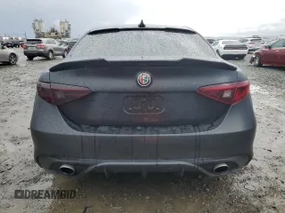 2019 Alfa Romeo Giulia z VIN ZARFAMAN4K7606393, wystawiony jako Copart lot #48740285 z przebiegiem 42 152 mil mil oraz Szkody całkowita. Historia ofert i sprzedaży dostępna na DreamBid. Obrazek 6.