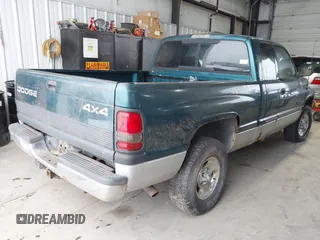 1998 Dodge 1500 z VIN 3B7HF13Z1WG234475, wystawiony jako IAAI lot #41523893 z przebiegiem 195 646 mil mil oraz . Historia ofert i sprzedaży dostępna na DreamBid. Obrazek 4.