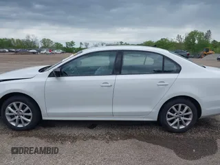2015 Volkswagen Jetta SE z VIN 3VWD17AJ8FM323116, wystawiony jako IAAI lot #42246679 z przebiegiem 175 446 mil mil oraz . Historia ofert i sprzedaży dostępna na DreamBid. Obrazek 15.