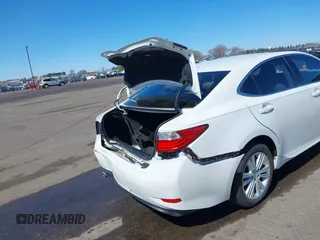 2013 Lexus ES 4dr Sdn with VIN JTHBK1GG5D2044256, listed as a IAAI auction lot 41924151 with 180,045 mi miles. Bid and sale history available at carsss.com. Image 17.