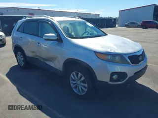 2011 Kia Sorento EX with VIN 5XYKU4A23BG164098, listed as a IAAI auction lot 41694340 with 136,361 mi miles. Bid and sale history available at carsss.com. Image 1.