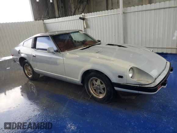 1982 Datsun 280ZX z VIN JN1HZ04S5CX431646, wystawiony jako Copart lot #55607255 z przebiegiem 173 546 mil mil oraz Tytuł czysty. Historia ofert i sprzedaży dostępna na DreamBid. Obrazek 4.