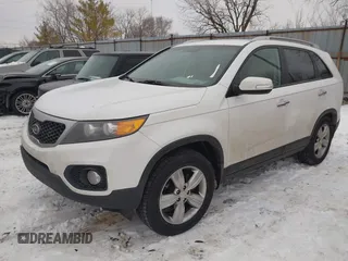 2013 Kia Sorento EX with VIN 5XYKU3A20DG325830, listed as a IAAI auction lot 41350790 with 98,093 mi miles and . Bid and sale history available at carsss.com. Image 2.