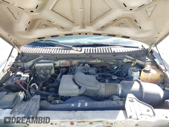 2004 Ford Expedition Special Service with VIN 1FMRU15W64LA44633, listed as a IAAI auction lot 41719498 with 109,005 mi miles. Bid and sale history available at carsss.com. Image 10.